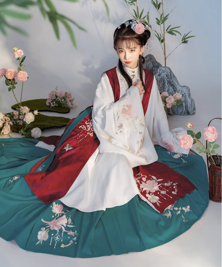 风光流转何多态，儿女青红又一时。