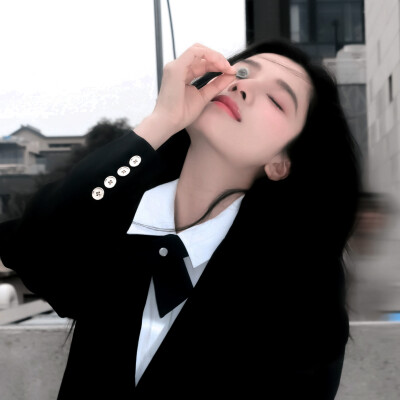 一棵树 有人问我什么意思 我说我站在这里等你