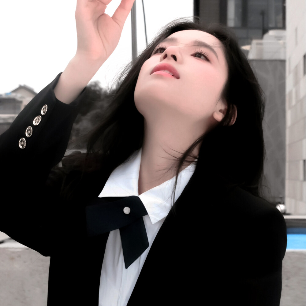 一棵树 有人问我什么意思 我说我站在这里等你