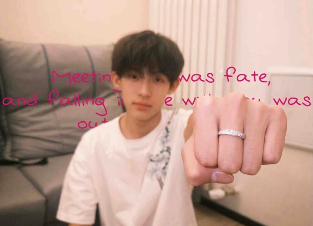 你在认真拍照，我在确认脉搏