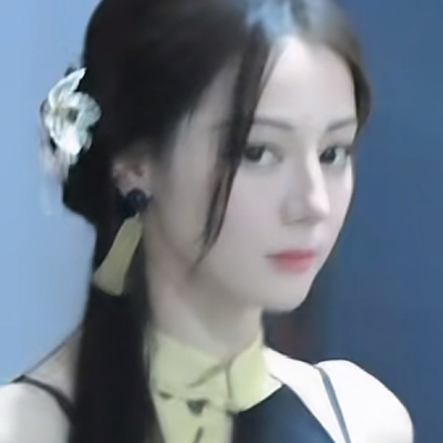 她就像是童话里的