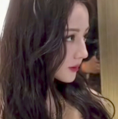 她就像是童话里的