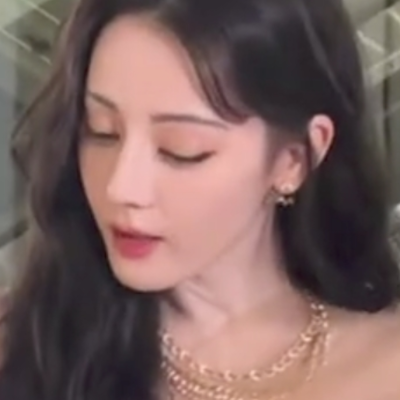 她就像是童话里的