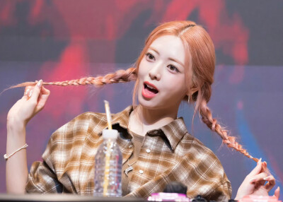 申有娜
cr.ITZY_PAN