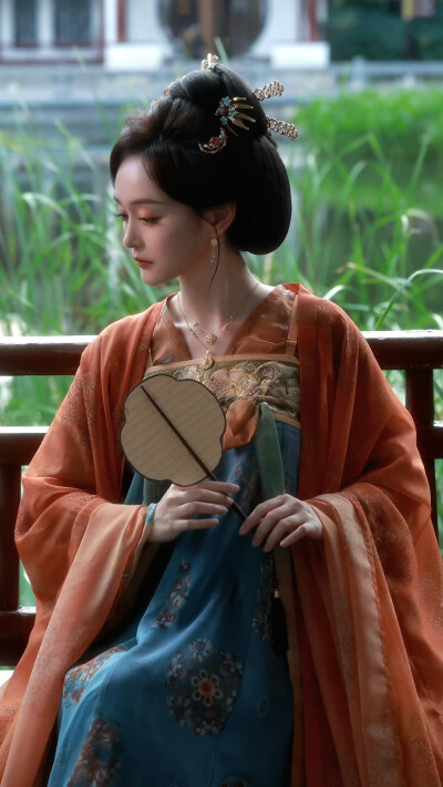 何泓姗