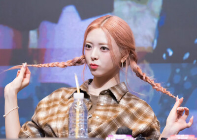 申有娜
cr.ITZY_PAN
