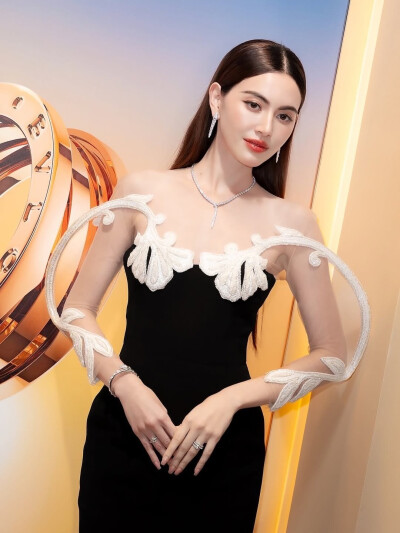 BY爱喝可乐的古娜小姐 泰国 MAI