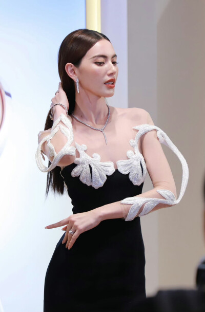 BY爱喝可乐的古娜小姐 泰国 MAI