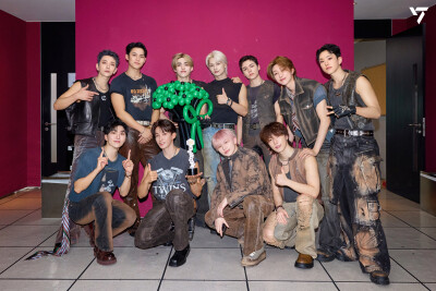 seventeen THUNDER打歌