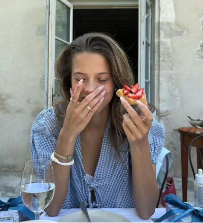 BY爱喝可乐的古娜小姐