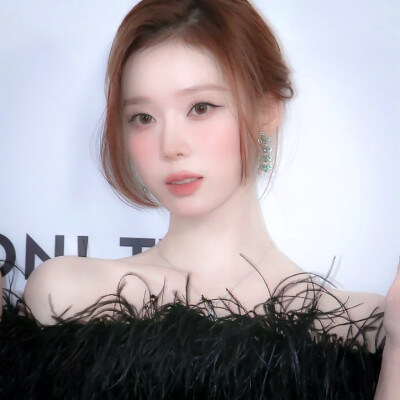 Dreamy Twilight-热气球下的地平线《＋》
文案田赴
金玟庭/金冬天❄️