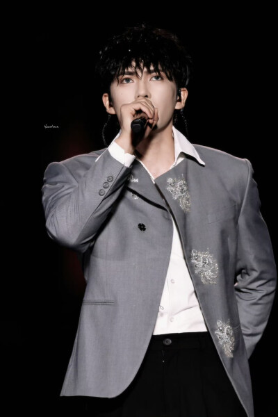 cr.Nuvoloso
歪歪