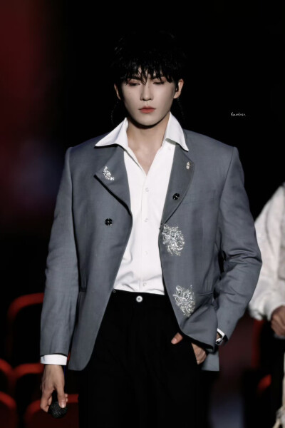 cr.Nuvoloso
歪歪
