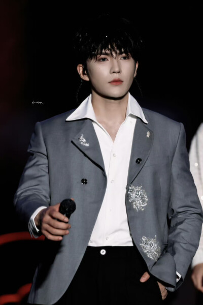 cr.Nuvoloso
歪歪