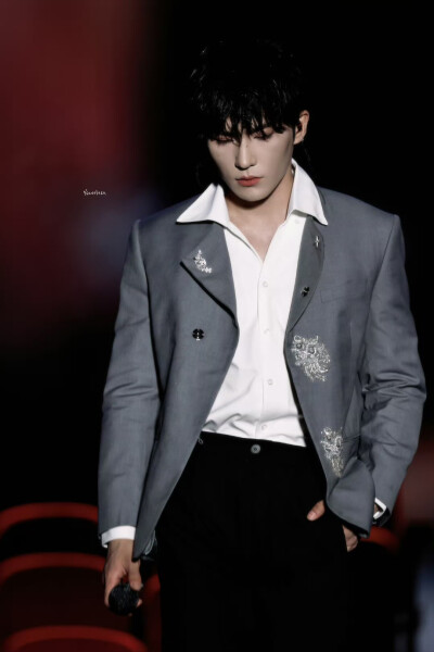 cr.Nuvoloso
歪歪