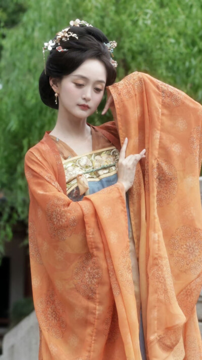 何泓姗