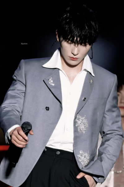 cr.Nuvoloso
歪歪
