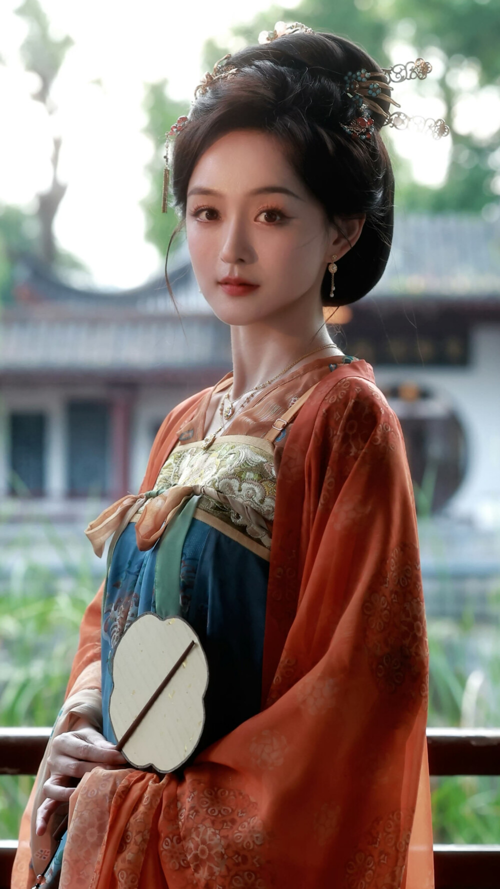 何泓姗