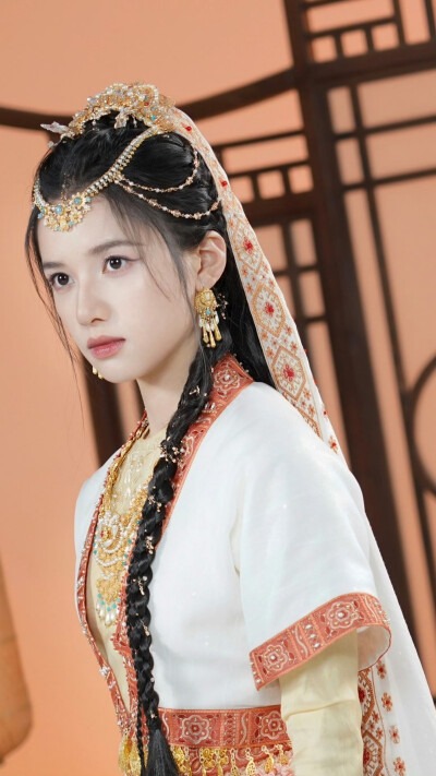 梦花廷 张婧仪