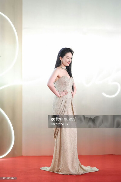 @刘亦菲 亮相第 30 届白玉兰奖·荣耀之夜，凭借《玫瑰的故事》黄亦玫一角提名最佳女主角2025.6.26