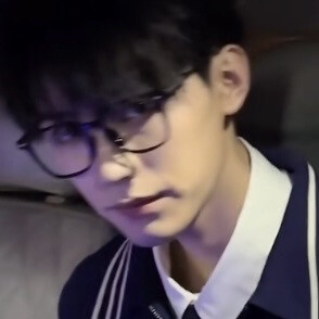 全是为了一个女孩截的……