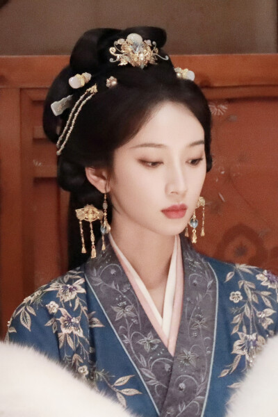 桃花映江山 孟蓁蓁