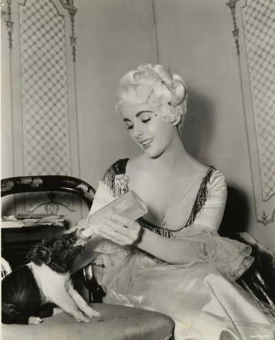 1954年，伊丽莎白·泰勒在电影《Beau Brummell》剧照