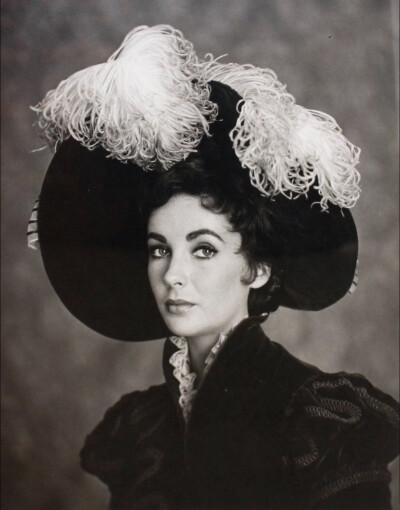 1954年，伊丽莎白·泰勒在电影《Beau Brummell》剧照