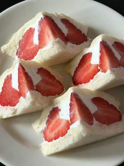 草莓味甜品