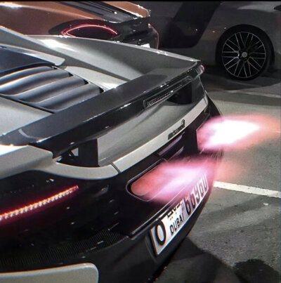 汽车 粉色语擦背景图