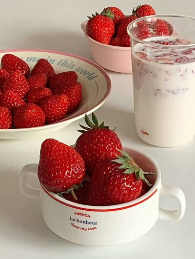草莓味甜品