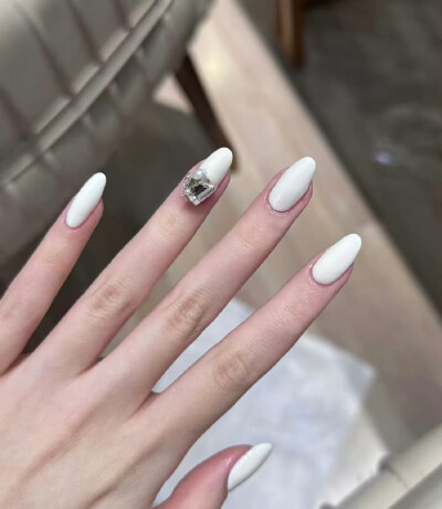 好喜欢这种美甲 给自己也存着下次做