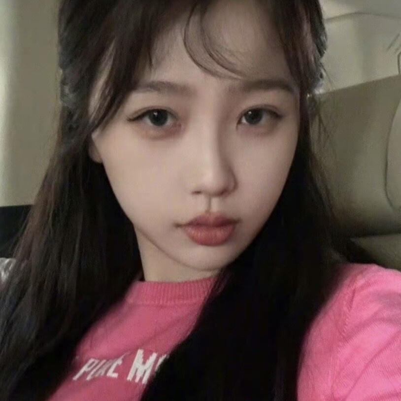 此女能不能多拍一点自拍