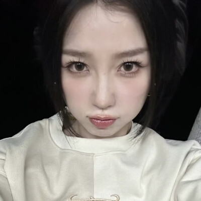 此女能不能多拍一点自拍