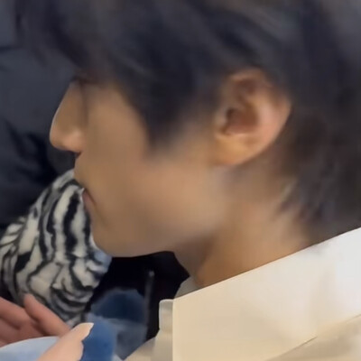 总是睁着无法看透的冷眼睛