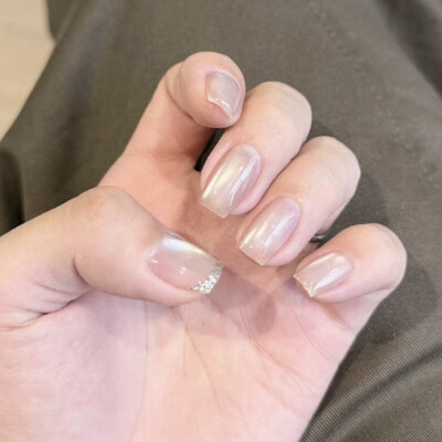 好喜欢这种美甲 给自己也存着下次做