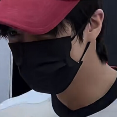 总是睁着无法看透的冷眼睛