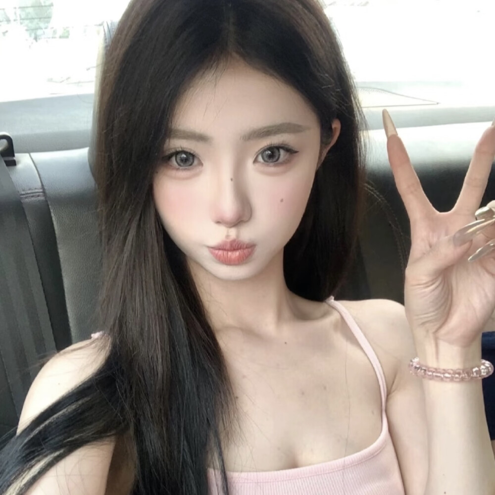 凌晨的海 难言的爱.
侵权删