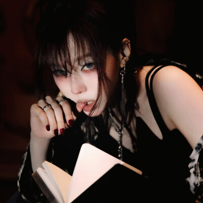 Gothic Castle Whispers-哥特古堡密语-