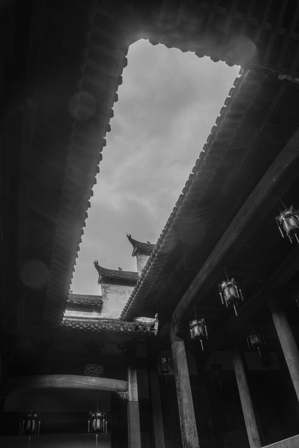 天井：徽州歙县昌溪古村落，徽派建筑在天井。