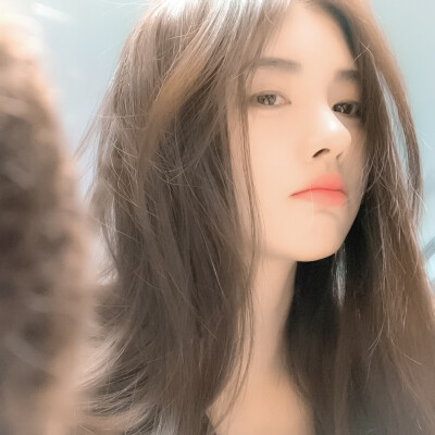 倘若思念是阵阵细雨落下，你的世界是否变得潮湿