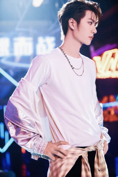 王一博