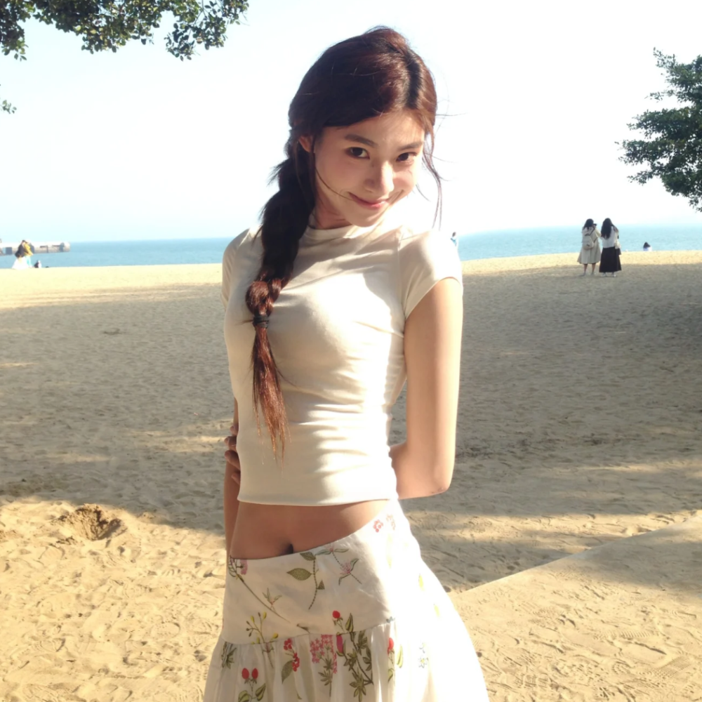 女