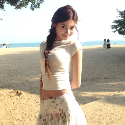 女