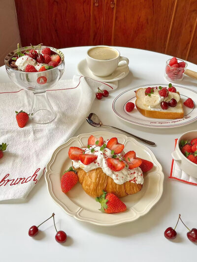 樱桃树莓草莓甜品美食