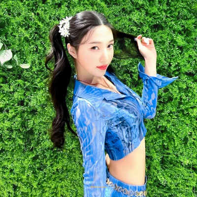 •The princess among the flowers