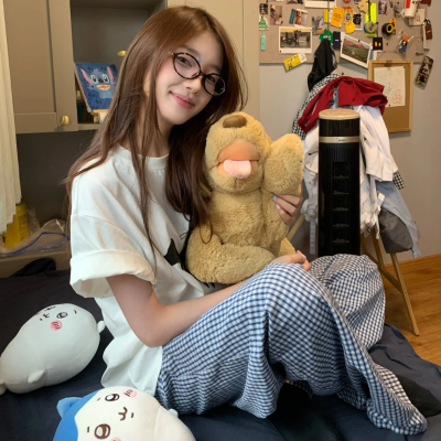 女