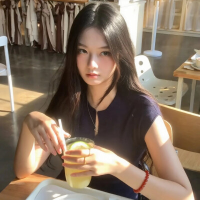 ，