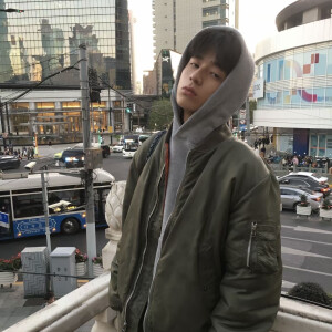 男头
同一片天 为何好久不见