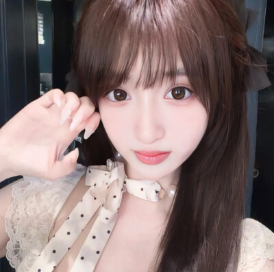 两只眼睛不许乱看盯着我的眼